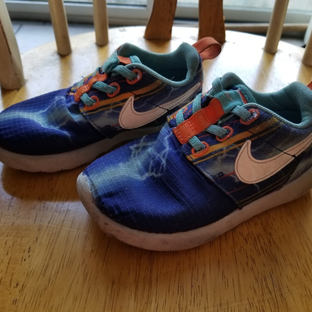 Boys Nikes'